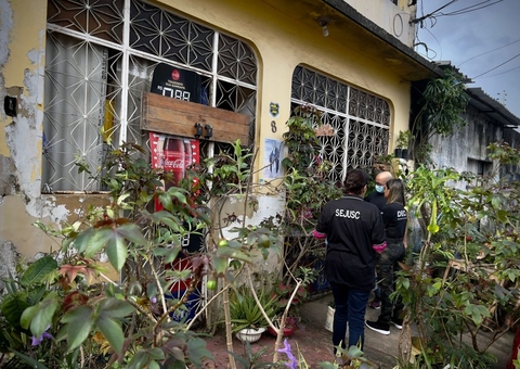 Filha é presa por maltratar e manter mãe idosa em casa repleta de lixo em Manaus