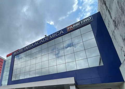 Finalistas de Medicina pedem multa e até prisão de diretoras da Fametro