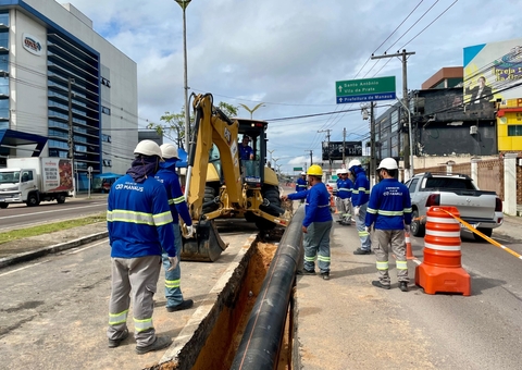 Obra deixa trânsito caótico na Avenida Constantino Nery