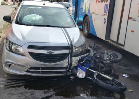 Acidente entre carro e motocicleta deixa homem ferido na Cidade Nova 