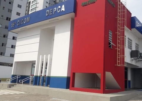 Mãe é presa após procurar delegacia para registrar desaparecimento dos filhos em Manaus