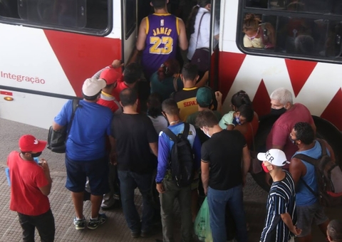 Sistema de bilhetagem fica fora do ar e causa transtornos no transporte público em Manaus