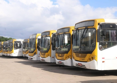 Rodoviários suspendem circulação de ônibus por mais de 1h em Manaus