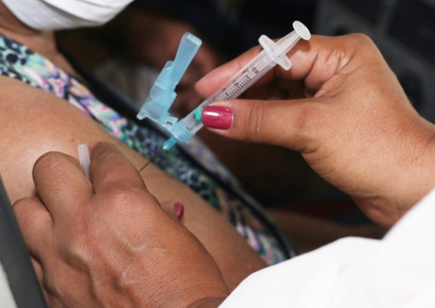 Amazonas vai receber 120 mil doses de vacinas contra Covid-19