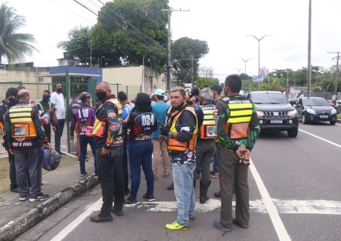 Motoristas de aplicativos protestam contra preço dos combustíveis em Manaus