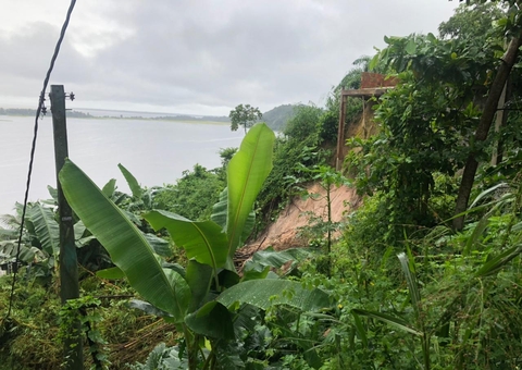 Cinco barrancos desmoronam durante chuva torrencial em Manaus 