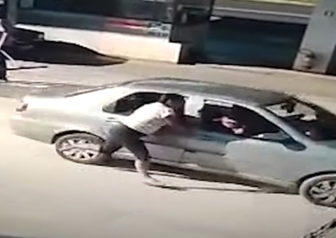 Mulher grávida é arrastada por carro dirigido pelo marido após discussão