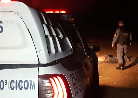 Corpo degolado e enrolado em rede é desovado em ramal de Manaus