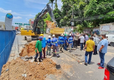 Trânsito é alterado para obras após cratera se abrir em avenida de Manaus
