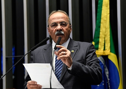 STF autoriza senador flagrado com dinheiro na cueca a retomar mandato