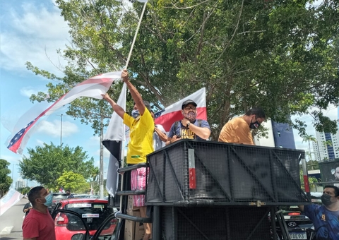 Aos gritos de 'Fora Wilson Lima', manifestantes realizam carreata em Manaus