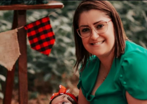 Mulher dá à luz durante coma induzido por causa da Covid-19 