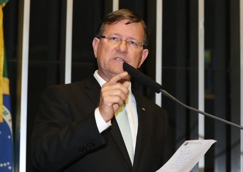 Zé Ricardo pede investigação sobre mortes de pacientes com covid no AM