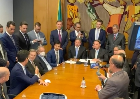 Bolsonaro entrega projeto que propõe privatização dos Correios