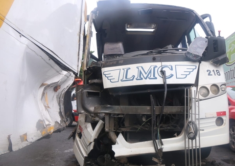 Sete pessoas ficam feridas em acidente grave com rota do Distrito em Manaus