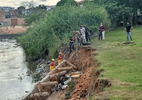 Sem cabeça, corpo é encontrado boiando em igarapé de Manaus 