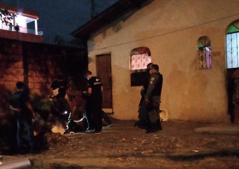 Homem tenta fugir de bandidos e acaba morto na porta de casa em Manaus