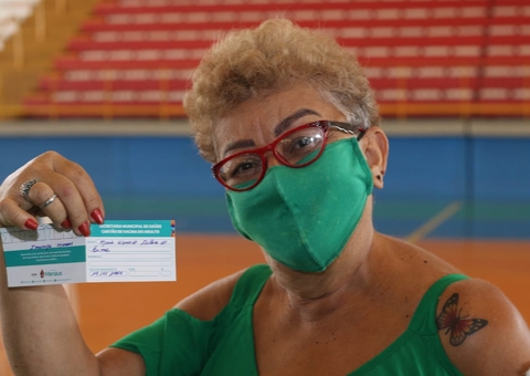 Manauaras de 44 a 47 anos com comorbidades são vacinados neste feriado