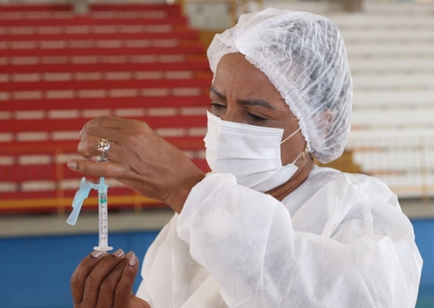 OMS pede que países não apliquem terceira dose da vacina contra a covid