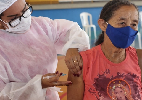 Ministro da Saúde anuncia início da aplicação da 3ª dose da vacina no país