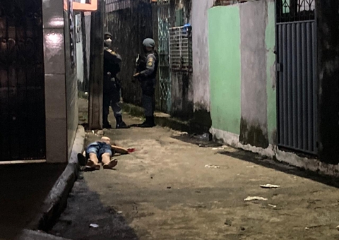 Homem é assassinado enquanto caminhava em beco na Compensa
