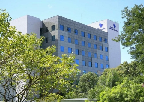 Maior hospital privado de Porto Alegre aluga contêiner para colocar mortos