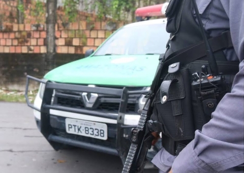 Assaltante cai de moto e é baleado durante fuga em Manaus