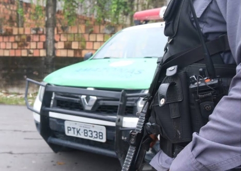 Homem é preso com arma e drogas em área vermelha em Manaus 