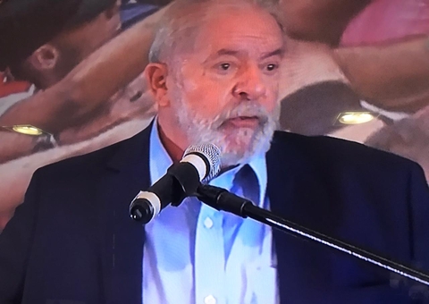 'Não siga nenhuma decisão imbecil do presidente, tome vacina', dispara Lula