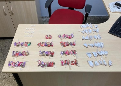Homem é flagrado com 'bombons de maconha' em prisão de milicianos em Manaus