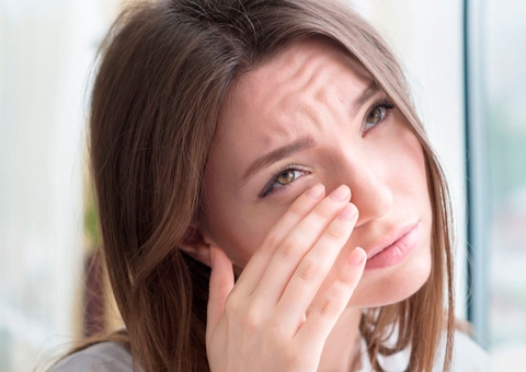 Tremor nos olhos? Saiba o que pode ser