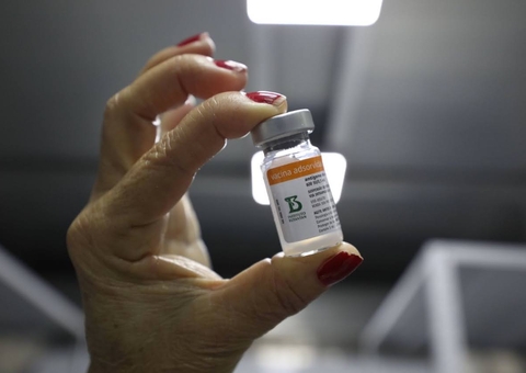 Doses de vacinas que estavam prestes a vencer no Amazonas são aplicadas