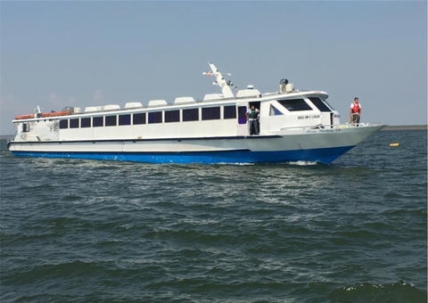 Lancha expressa volta a operar entre Manaus e Santarém