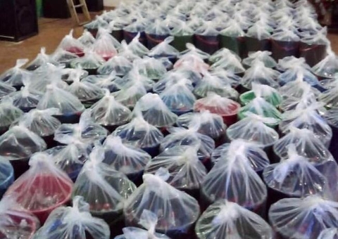 Mulheres em vulnerabilidade ganham alimentos e kit higiene em Manaus