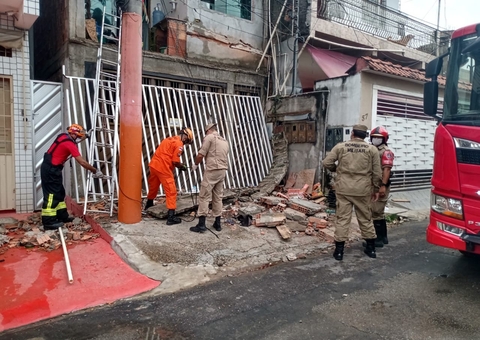 Pedreiro fica gravemente ferido após marquise de casa desabar em Manaus