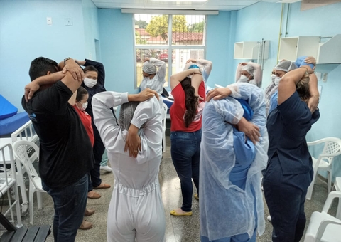 Enfermeiros participam de campanha de prevenção em acidentes de trabalho