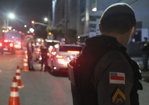 Operação flagra 39 motoristas bêbados e traficantes com R$ 30 mil em Manaus