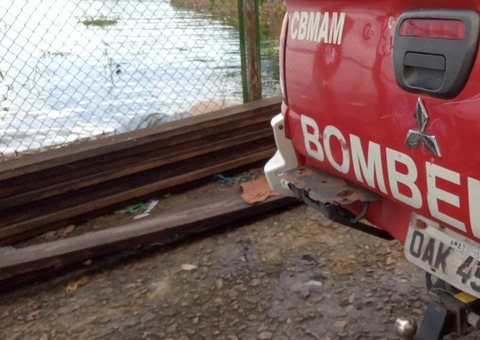 Embriagado, homem tenta atravessar para flutuante e morre em Manaus