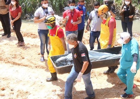 Mulher achada em igarapé de Manaus pode ter sido morta a marteladas 