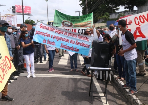 Servidores da Saúde do Amazonas fazem protesto em frente à Aleam 