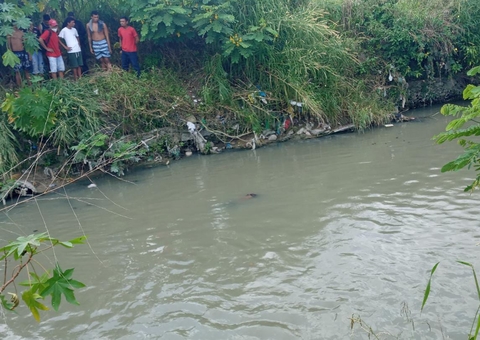 Com marcas de tiro, corpo é encontrado boiando em igarapé de Manaus 