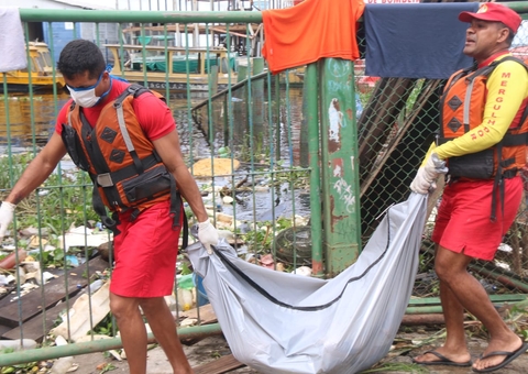 Após denúncias, corpo de homem é achado boiando em igarapé de Manaus