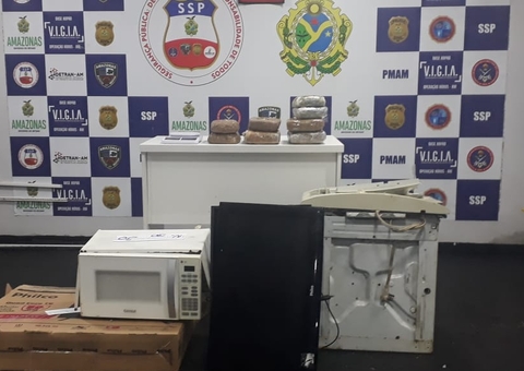 Droga avaliada em R$ 90 mil é achada dentro de microondas e TV no Amazonas