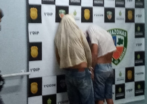 Criminosos simulam arma com dedo e apanham da população em Manaus