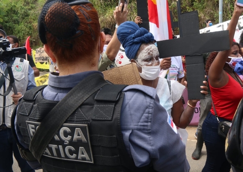 Manifestantes pró e contra Bolsonaro partem para agressão em Manaus
