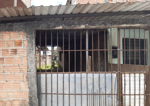 Homem é encontrado por familiares com as vísceras de fora em casa de Manaus