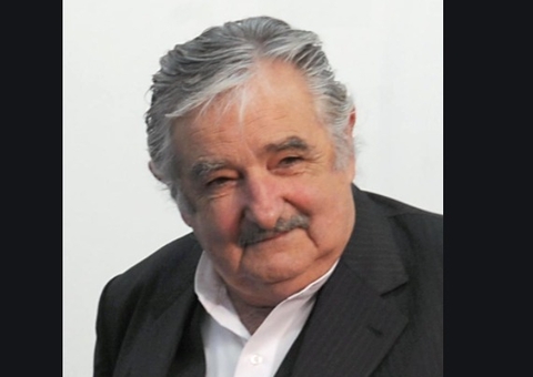 Mujica é internado após ficar entalado com espinha de peixe