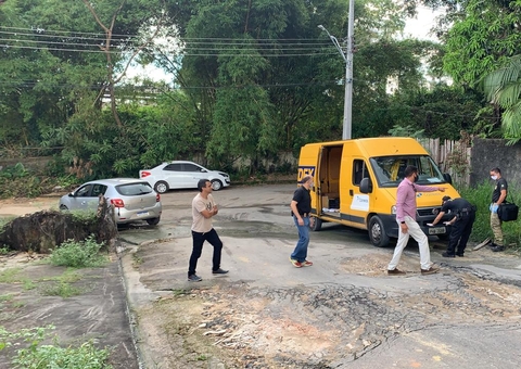 Polícia Federal investiga abandono de van dos Correios em Manaus