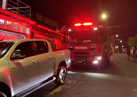 Homem incendeia corpo de esposa após matá-la a facadas em Manaus