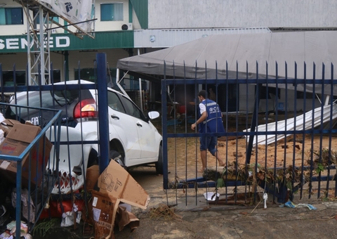 Enxurrada na Torquato Tapajós deixa cena de destruição e feridos